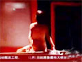 大四女生裸替亮相